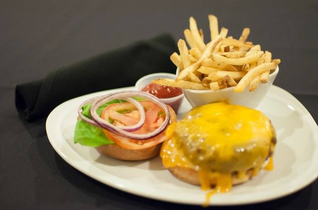 All that yum under one bun. 😋🍔 Have you had The Cafe Burger yet?
This 1/2 lb burger is delicous all on it's own but can be topped with bacon, chili or mushrooms  for just $1.29!
.
.
.
#TheCafe #TXEats #HaltomCityTX #lunch #Brunch #TXBreakfast #TXBrunch #TXFoodie #fries #burger