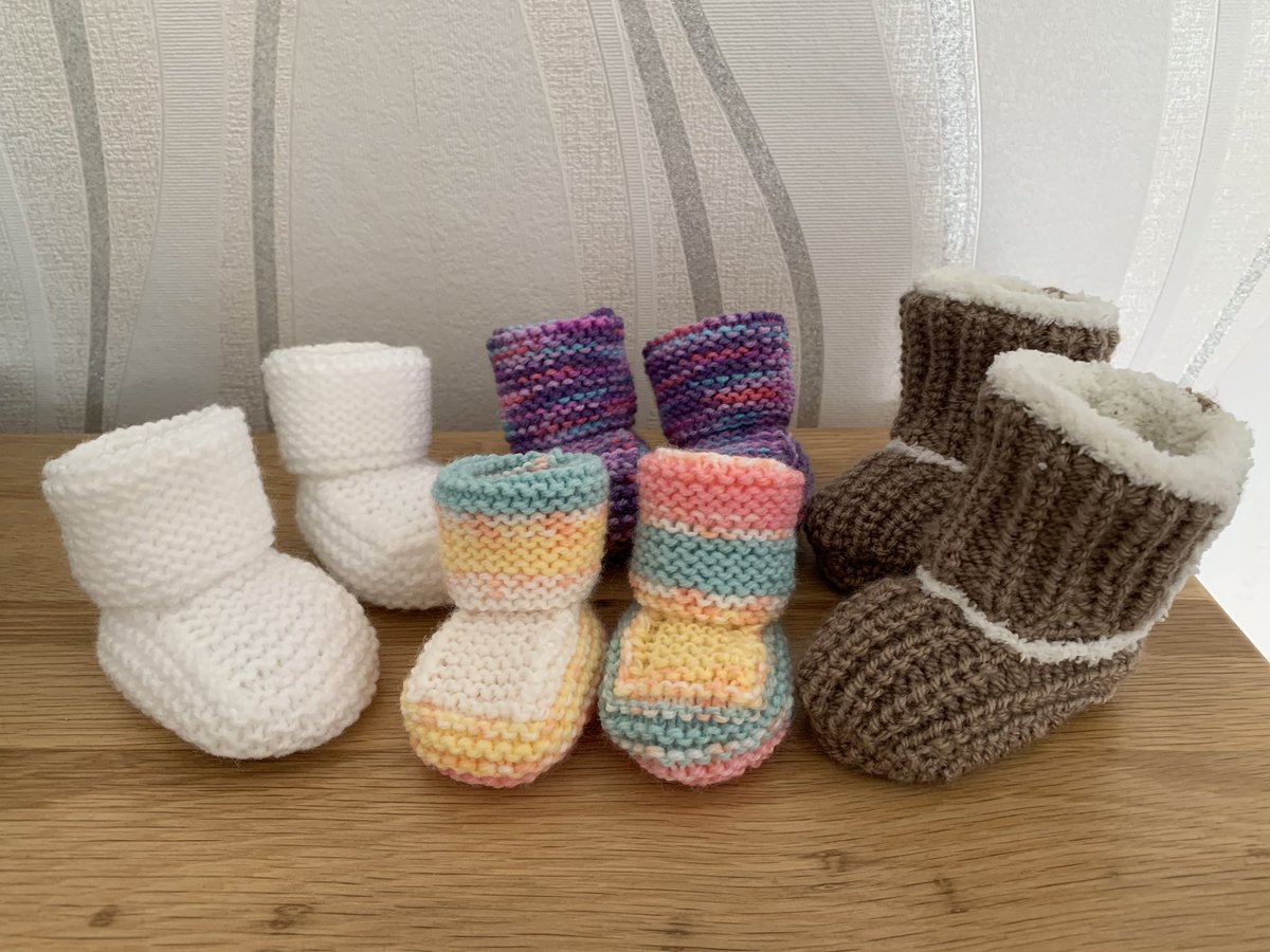 LinHolden1's tweet photo. Just finished #knitting another set of #babyblankets, #babybootees &amp; #babyuggbootees ..... appears to be a very popular set 🧶🤱🏻🎁👶🏼👶🏻👣 https://t.co/Mi7hiaxWHs