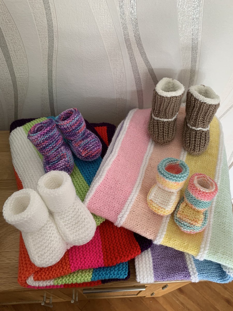 LinHolden1's tweet photo. Just finished #knitting another set of #babyblankets, #babybootees &amp; #babyuggbootees ..... appears to be a very popular set 🧶🤱🏻🎁👶🏼👶🏻👣 https://t.co/Mi7hiaxWHs