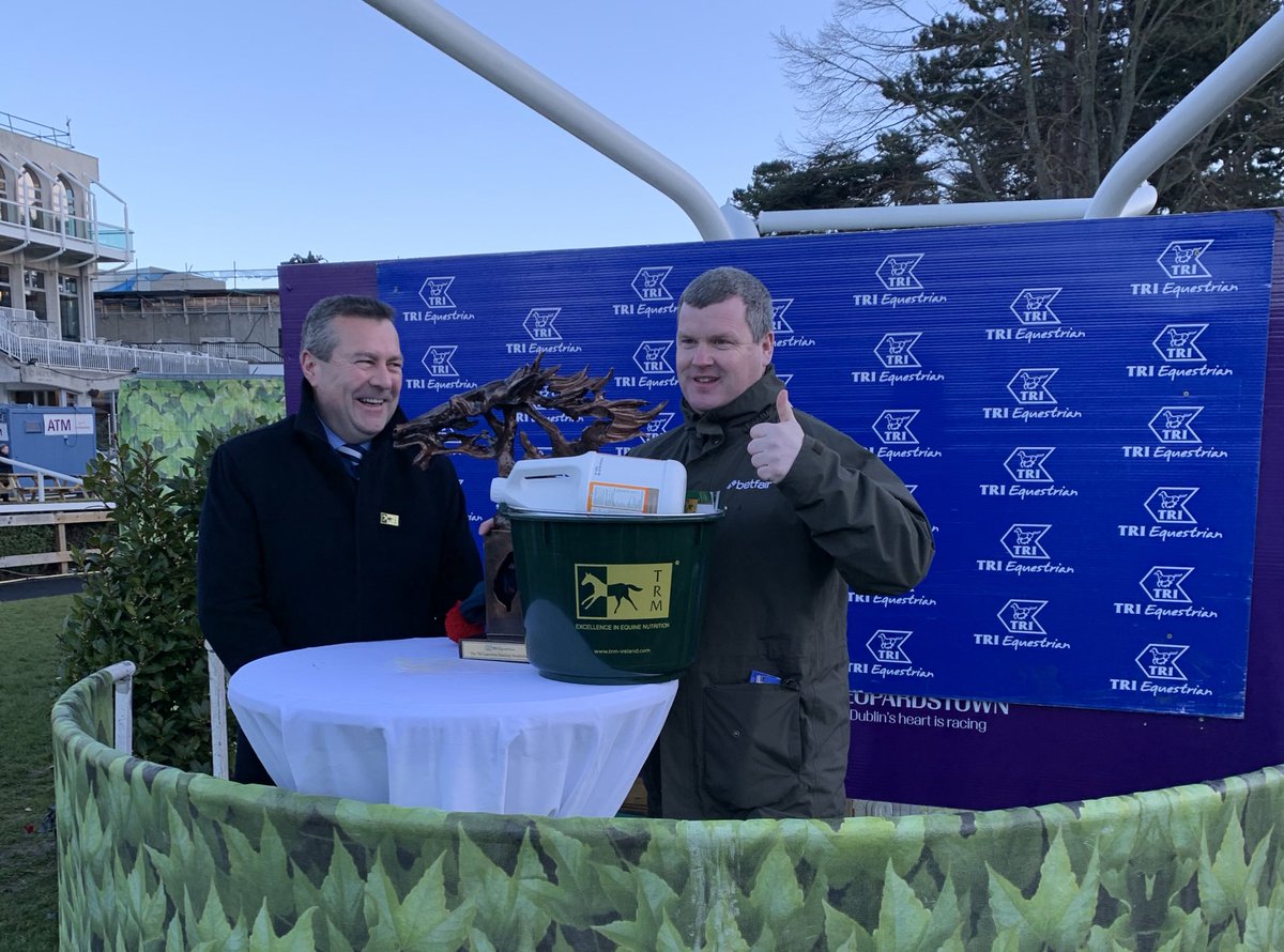 LeopardstownRC's tweet photo. ⭐️ GUN DIGGER ⭐️ 

@gelliott_racing delighted to pick up his @TRMNutrition hamper following his win in the @TRI_Equestrian  Handicap Chase with Gun Digger ridden to victory by Gavin Brouder 

#LeopardstownRC
#TRIEquestrian https://t.co/HbcdnLHmv9