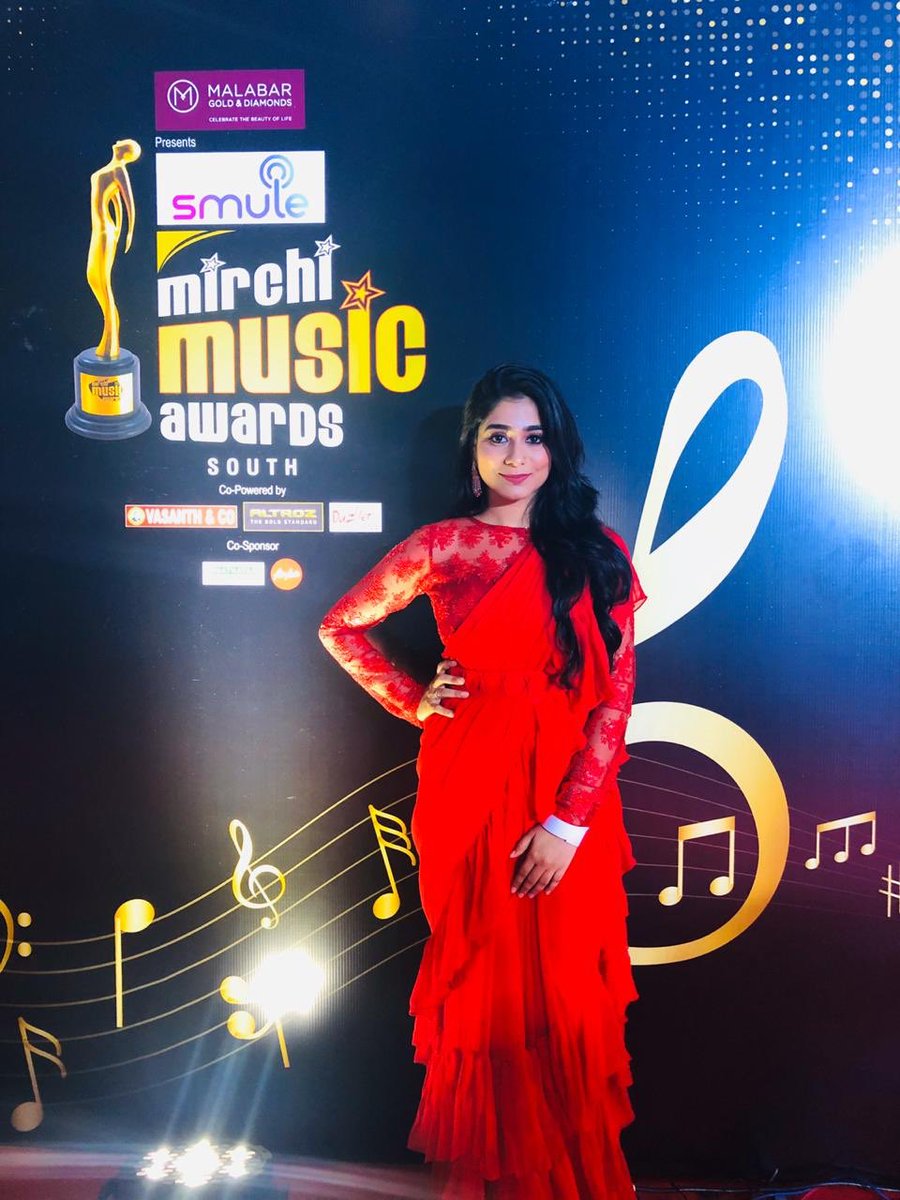 Performed at the #MirchiMusicAwardsSouth 🎵 
#MirchiMusicAwards #mirchimusicawards2020 #mirchimusic #Singer #telugu #tollywood #shoot #performance #smulemirchimusicawards