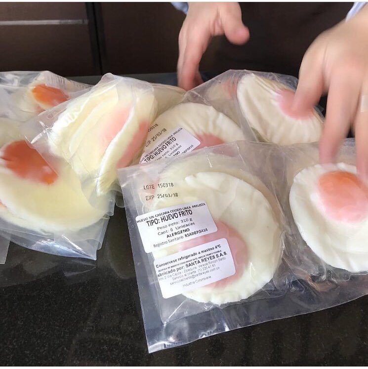 BluRadioCo's tweet photo. ¡Tienen huevo! Indignación en redes por venta de huevos fritos en empaque plástico #VocesySonidos https://t.co/wlGIMiTjmW https://t.co/7FnkEJQN3K