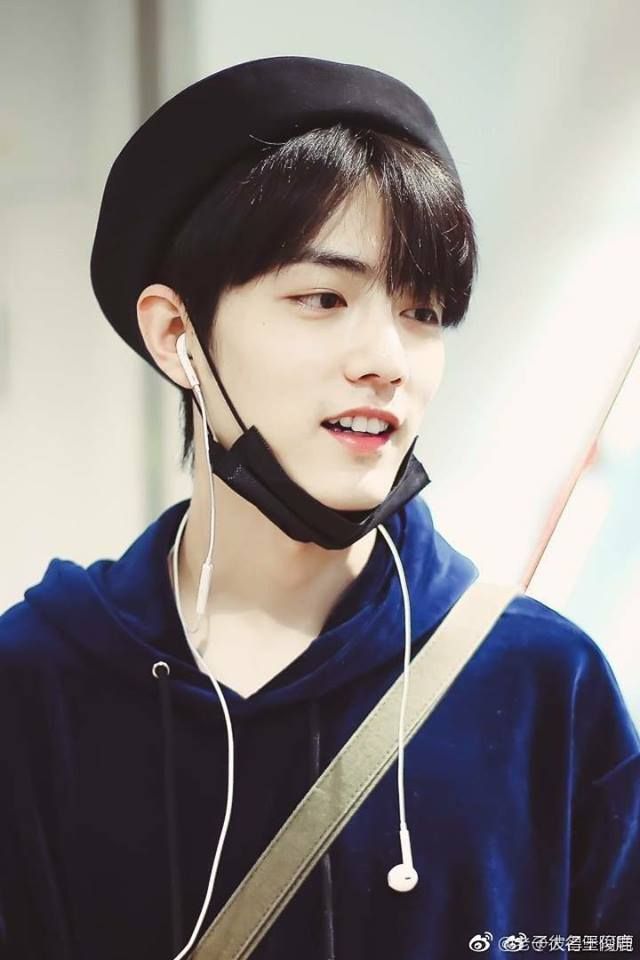 Anh làm em không thể rời mắt mỗi khi nhìn. Cố lên a nhé
#WeLoveYouXiaoZhan