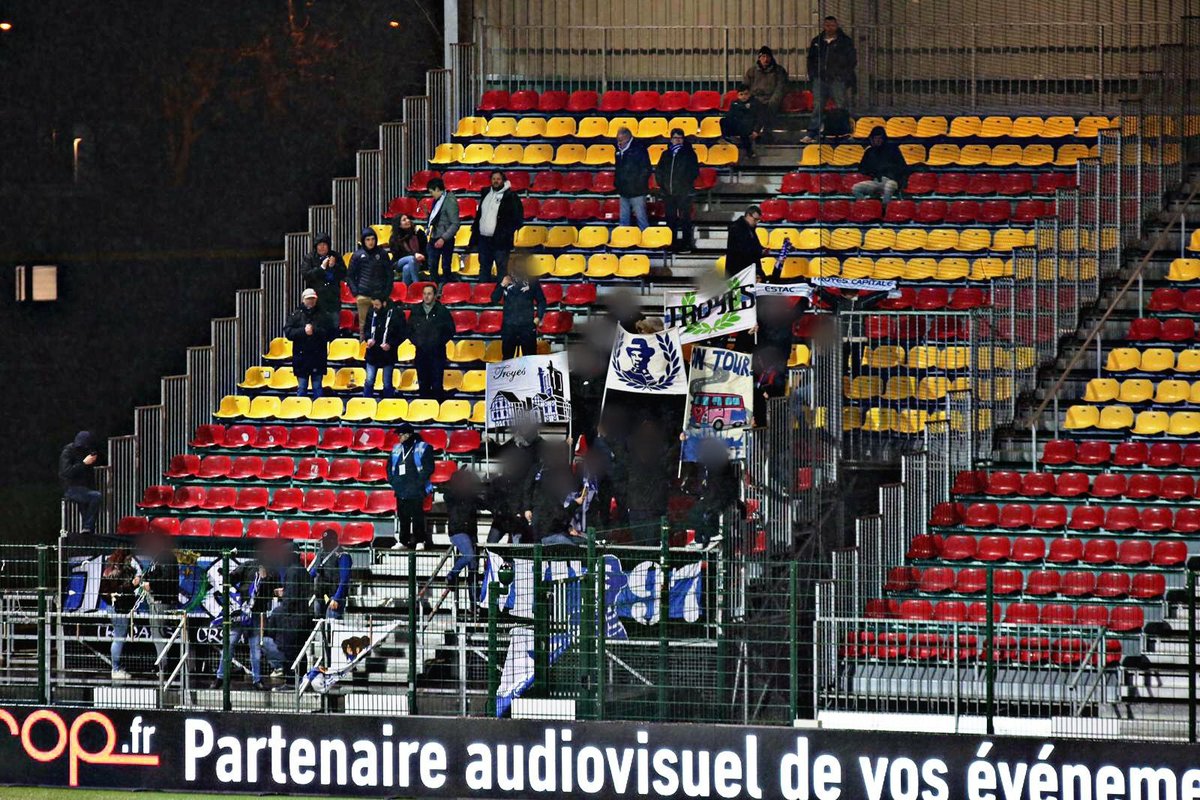 UltrasMadeinFR's tweet photo. Orléans - Troyes (28/02/2020) (parcage troyens) #USOESTAC https://t.co/fWHXVTNVtD