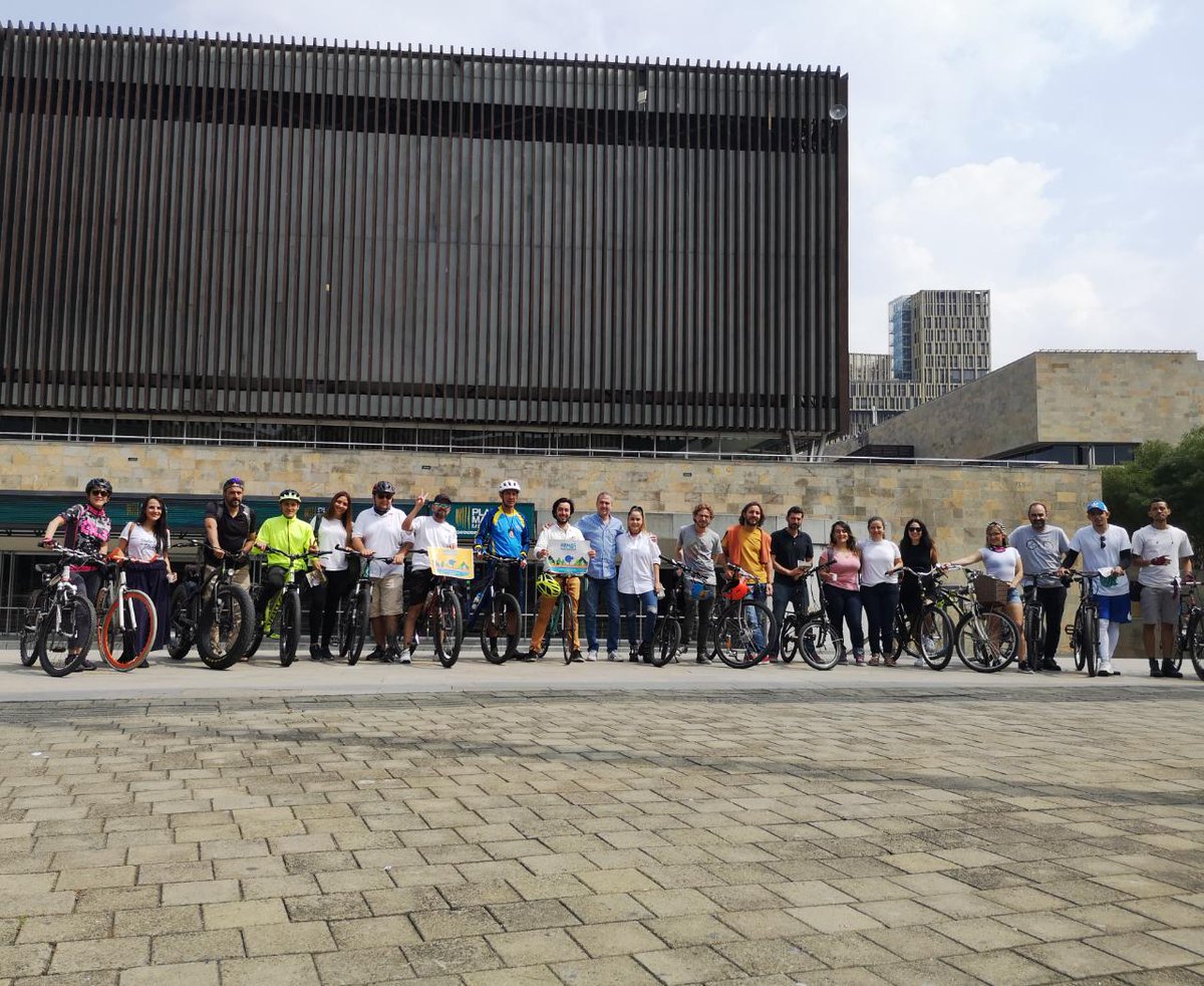 PapaClimatico's tweet photo. Hace 5 años estábamos cerrando el @WorldBikeForum en Medellín. Hoy nos reunimos para reafirmar nuestro compromiso por la movilidad humana. ¡Que alegría ver a tantos #EcoCiudadanos! #FMB4 https://t.co/NvtCyZ9e71