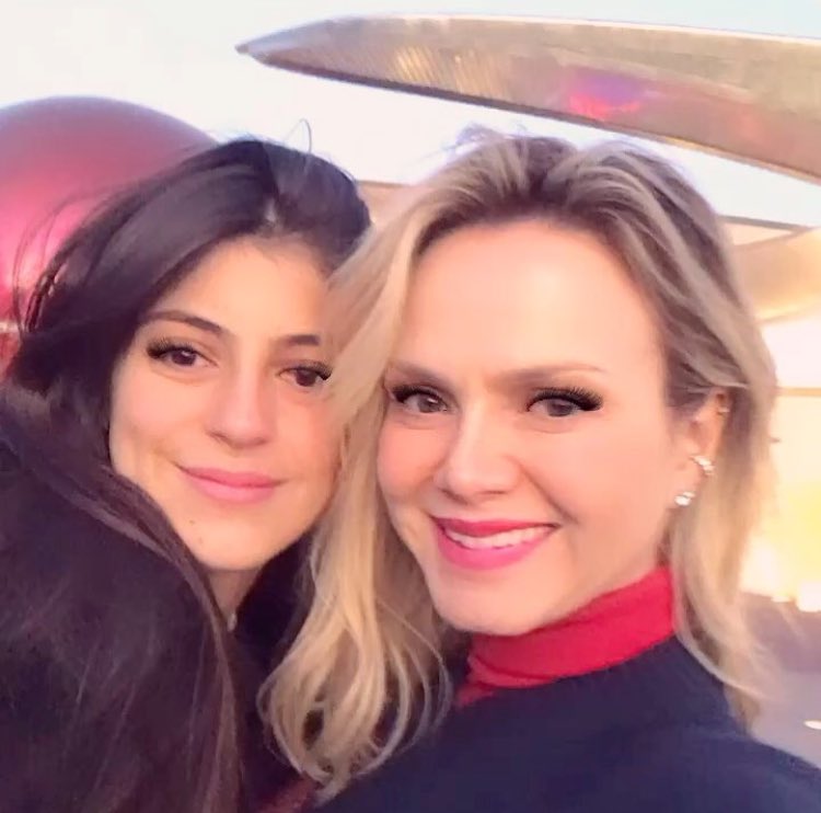 Neagleeee's tweet photo. A Giovanna n tá famosa e tirando ft com a Eliana, n né ?! 
Mdddds q pftttts ♥️😍 @Giijoppert_ https://t.co/ujvOgT4PRK