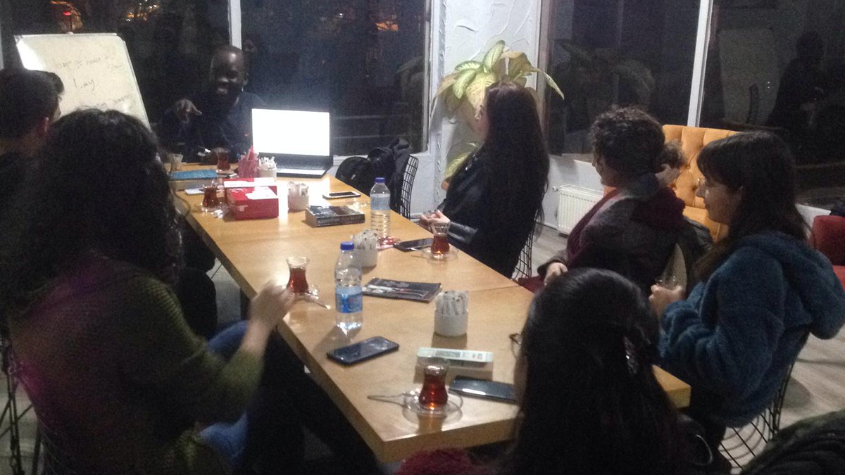 spokenAnkara's tweet photo. Ankara'da yabancı hocalarla haftanın her günü speaking yapma imkanı.
Gramer biliyorsunuz ama konuşamıyorsanız veya konuşabiliyor ama daha da ilerletmek istiyorsanız bekleriz😊.
Deneme oturumuna katılarak ortamımızı daha iyi görebilirsiniz. https://t.co/60KKD34HPK