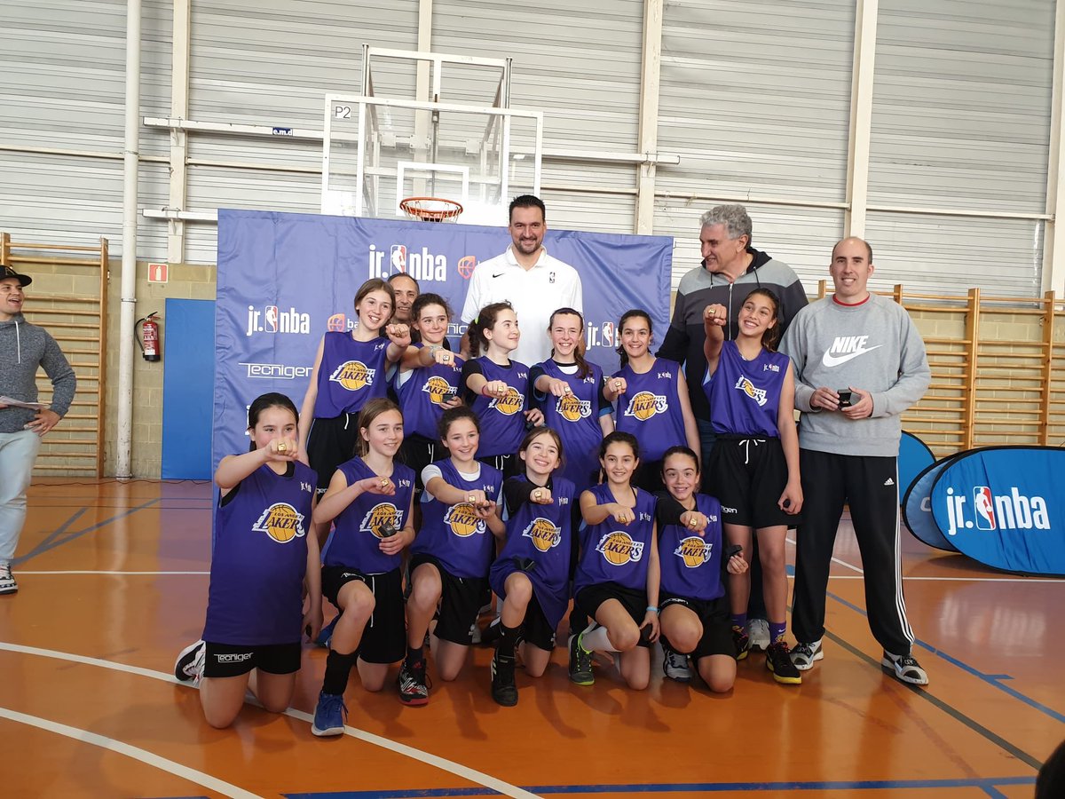 SalvadorBasket's tweet photo. Hi @Lakers and @KingJames we expect that you will be @NBA champions this year. Why not? We done the job @jrnba!!! #lakersgirls #MambaMentality #wearelakers https://t.co/d8TFf6KXu4