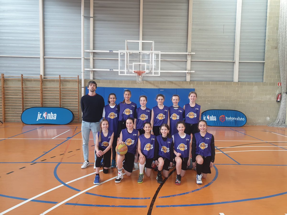 SalvadorBasket's tweet photo. Hi @Lakers and @KingJames we expect that you will be @NBA champions this year. Why not? We done the job @jrnba!!! #lakersgirls #MambaMentality #wearelakers https://t.co/d8TFf6KXu4