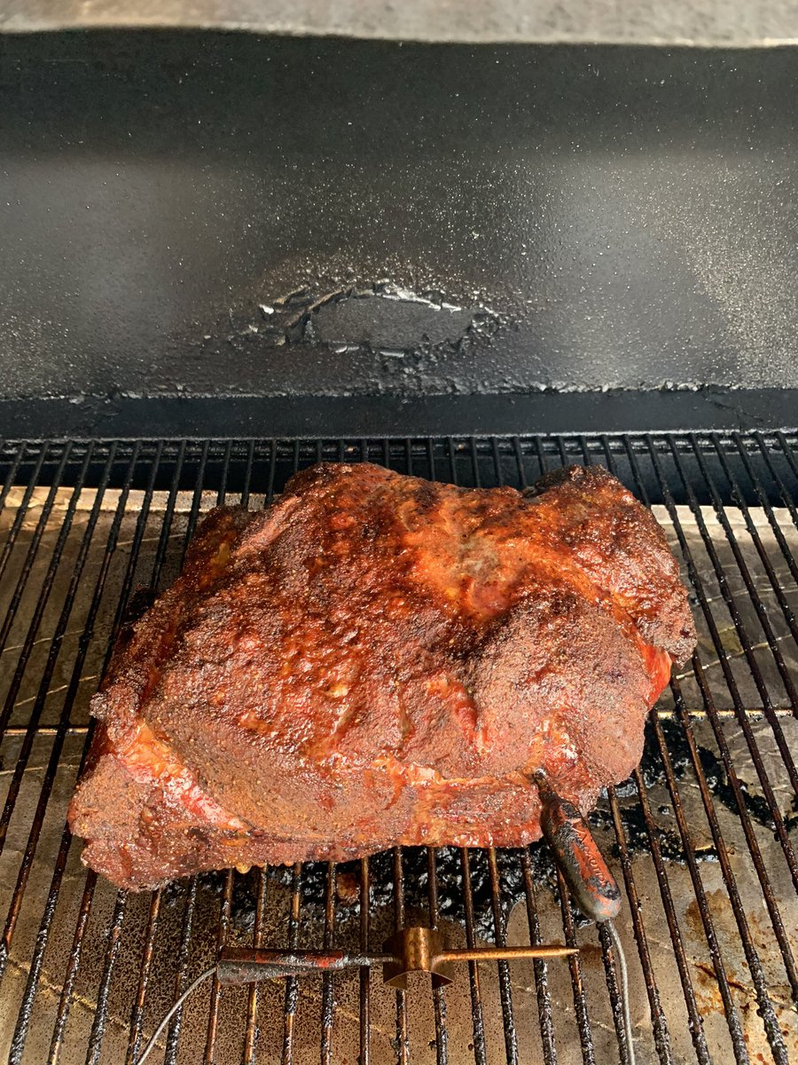 405BackyardBBQ's tweet photo. The pork shoulder I have on the @AhGrills Jim Bowie is looking awesome. The color is coming along fine! Seasoned with my AP rub and @KosmosQ Honey Chipotle Killer Bee. #405backyardbbq https://t.co/4rmFsfUyA9