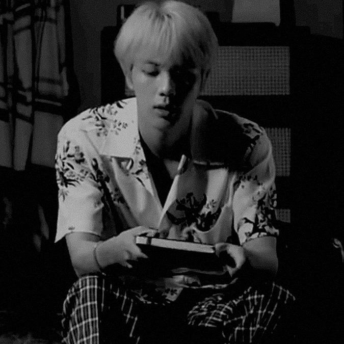 But Jin didn't truly love himself. He tried to change himself in order to make the girl accept him. "Looking back, I had known all along that underneath the glittering world before my eyes lay my deception that everything was to collapse with the breath of the wind."