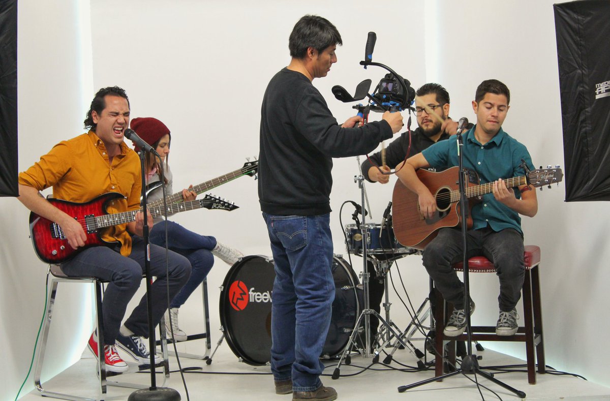 FreewayJrz's tweet image. Regresamos con un live session para nuestros amigos de @TVAJuarez