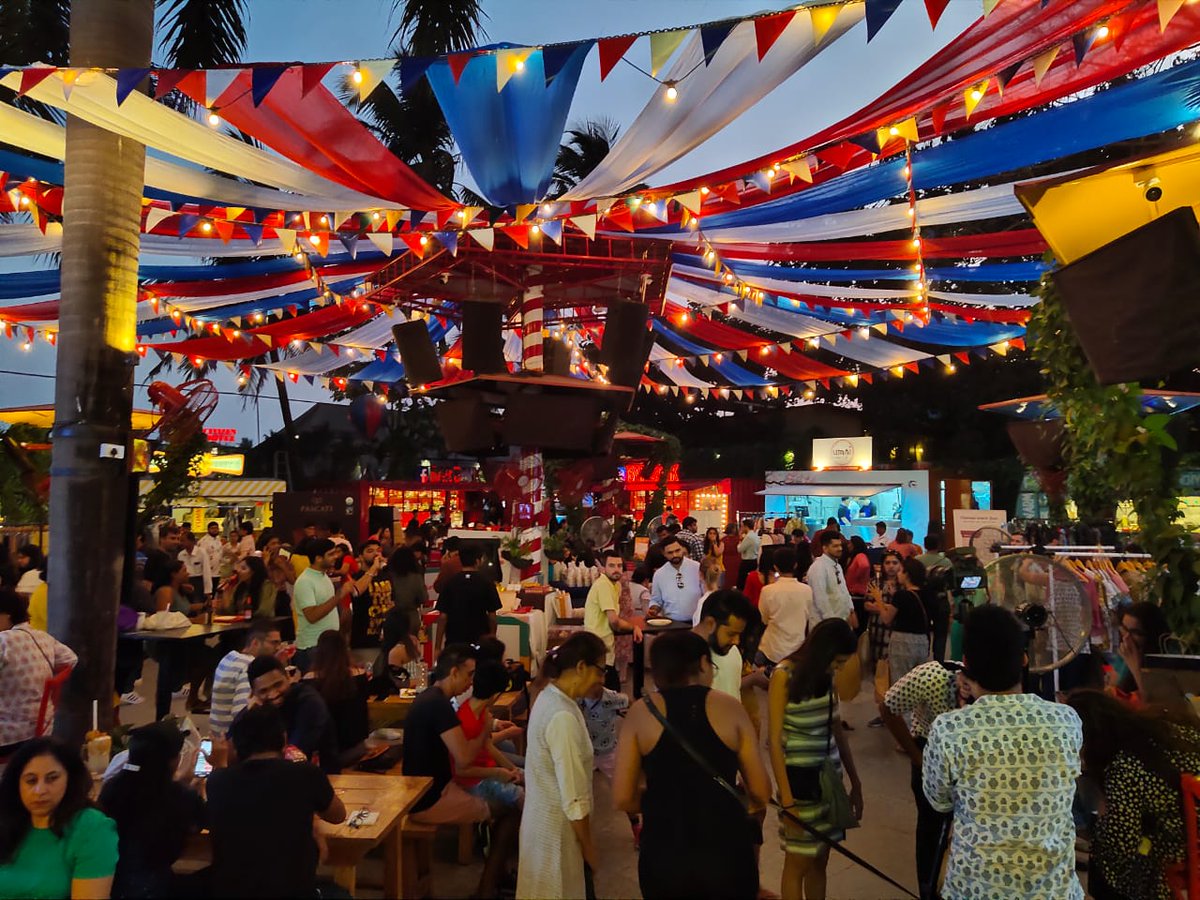 suchitasalwan's tweet photo. Wow! #Mumbai turns up and how for @LBBIndia's first edition of #MakersMarket 😍
Thank you to all our awesome users 🎉🎉 #dolocal https://t.co/Eb2evvdgPO