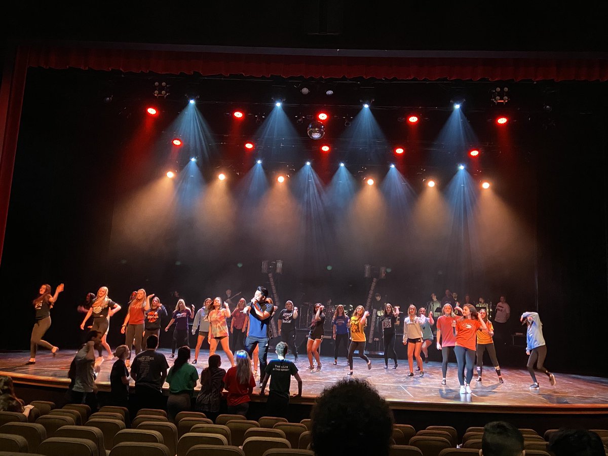 MrsCreamerVJA's tweet photo. The band is in the house! And we’ve got lights! Show week is here! #vshow2020 #vshowpart28 https://t.co/swMWG6wNo5