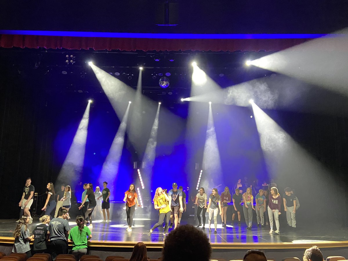 MrsCreamerVJA's tweet photo. The band is in the house! And we’ve got lights! Show week is here! #vshow2020 #vshowpart28 https://t.co/swMWG6wNo5