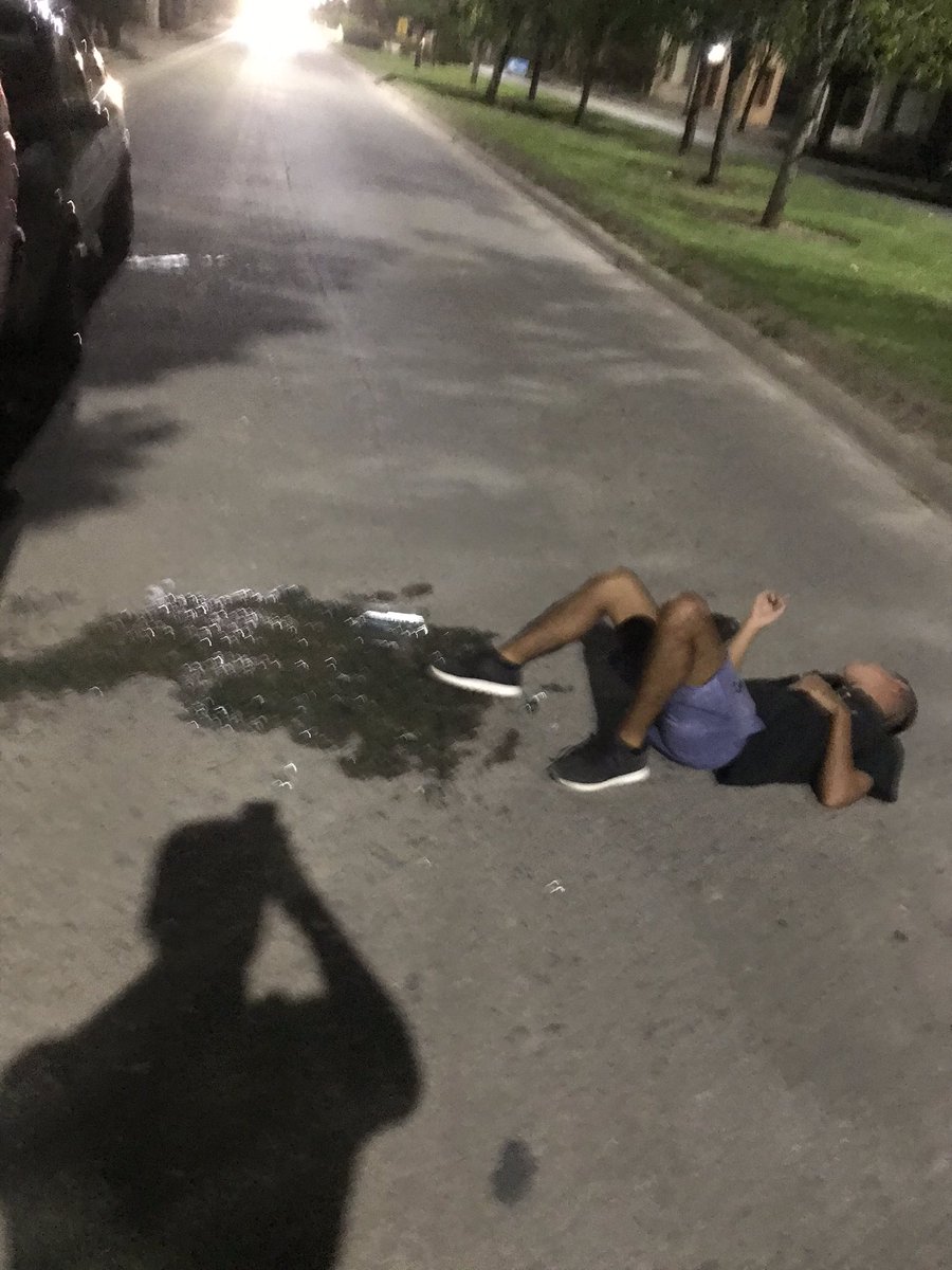 Rama mezclando freeze con smirnoff re confiado.                                               5 min después. Esta imagen duele mas que tu rechazo