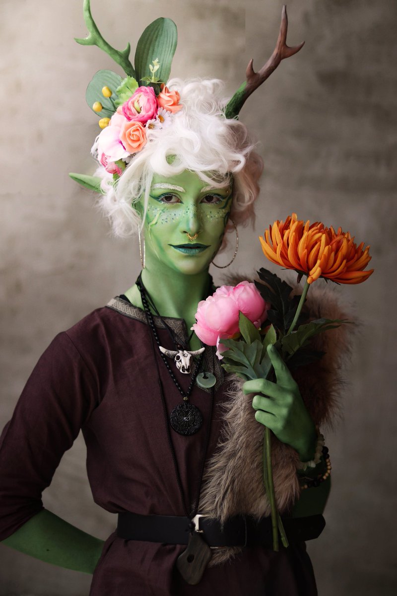 SRerenga's tweet image. 🌱 IDRIS 🌱

Idris is a CG non-binary tiefling druid, a character created by community through polls over on IG! I&apos;ve... Totally fallen in love with them, their story and their design, so of course I couldn&apos;t resist doing a #costest 😍💚

#cosplay #oc #dnd #dndcosplay #occosplay