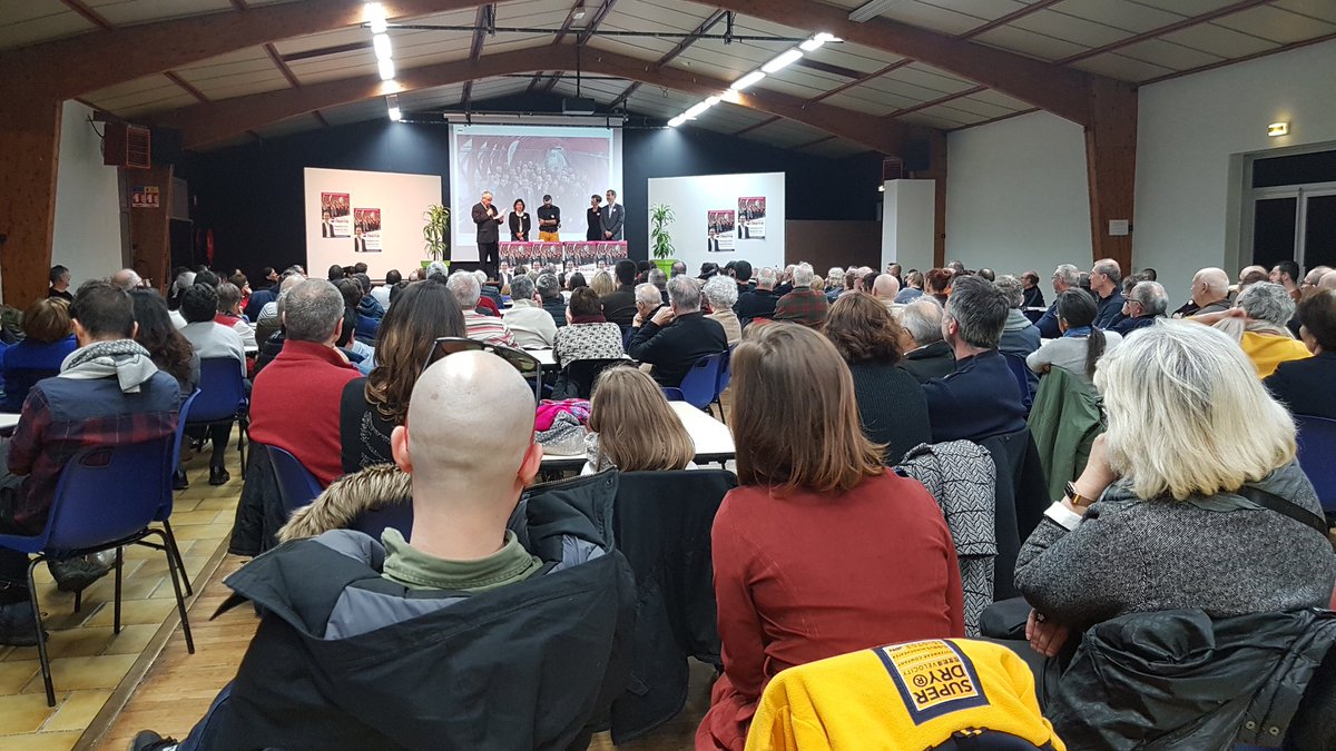 StIbarra's tweet photo. La salle des fêtes du Bourg-sous-la-Roche est comble pour la présentation du programme et de notre équipe.
Merci à Jacques Auxiette pour sa présence.
Merci aussi à toutes les Yonnaises et tous les Yonnais présents pour nous soutenir ! 
Ensemble vers la victoire ! #LRSY https://t.co/mTzZq0Ugby