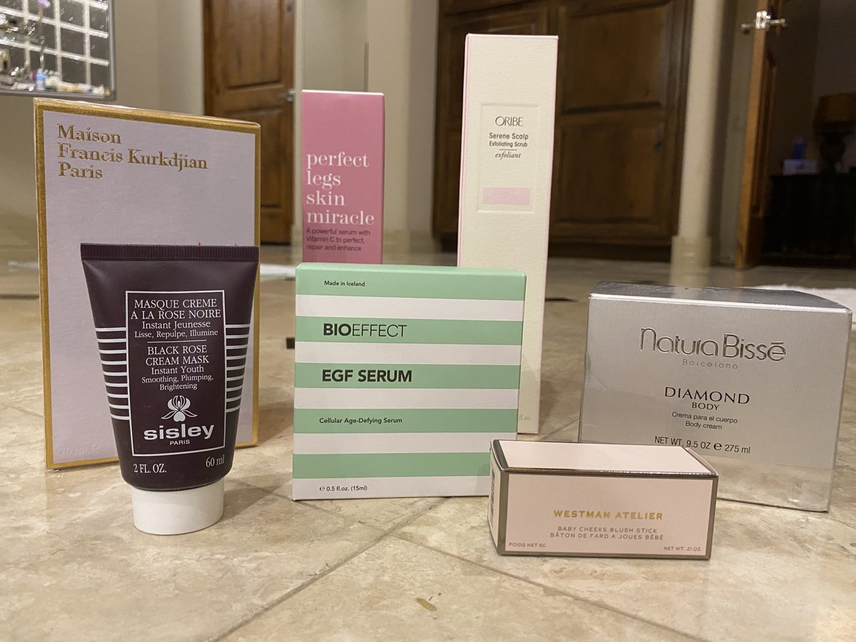 ValerieThompson's tweet photo. My skincare products are 328-mph proof!  Thank you @CosBar for the wonderful care package!  Cos Bar is my favorite one-stop retail store for all my favorite cosmetics craves and beauty needs. #beautyelevated #cosbar #cosbarorscottsdale #glambassador https://t.co/YHo9gVS1s6