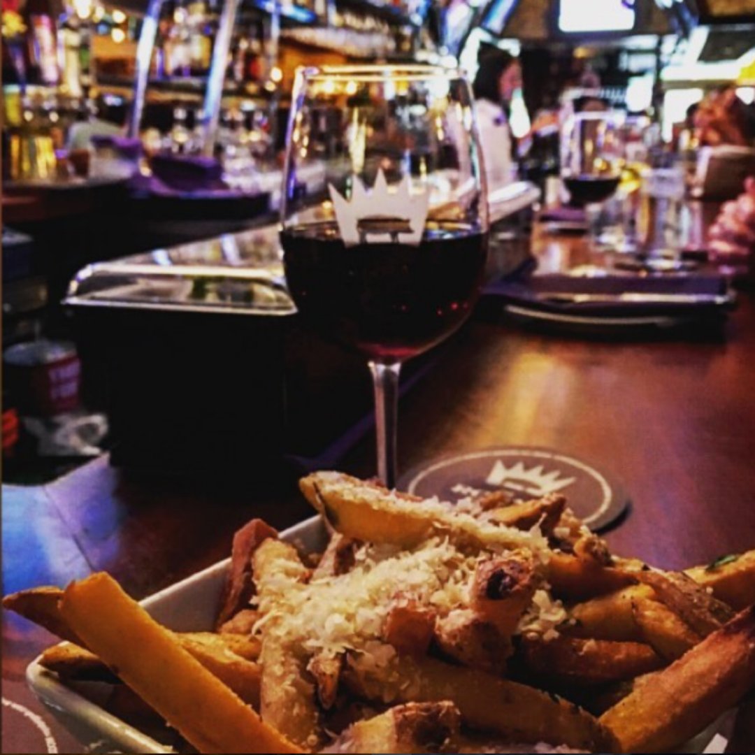 RoyalPigPub's tweet photo. 🍟 Guys, if you happen to meet "The Laurens" at the bar, better wait your turn, because they're all -- #friesbeforeguys 🤩The tasty proof is in the profile; follow their fried adventures on the 'gram at @letsorderfries https://t.co/hFRuOG8iV1