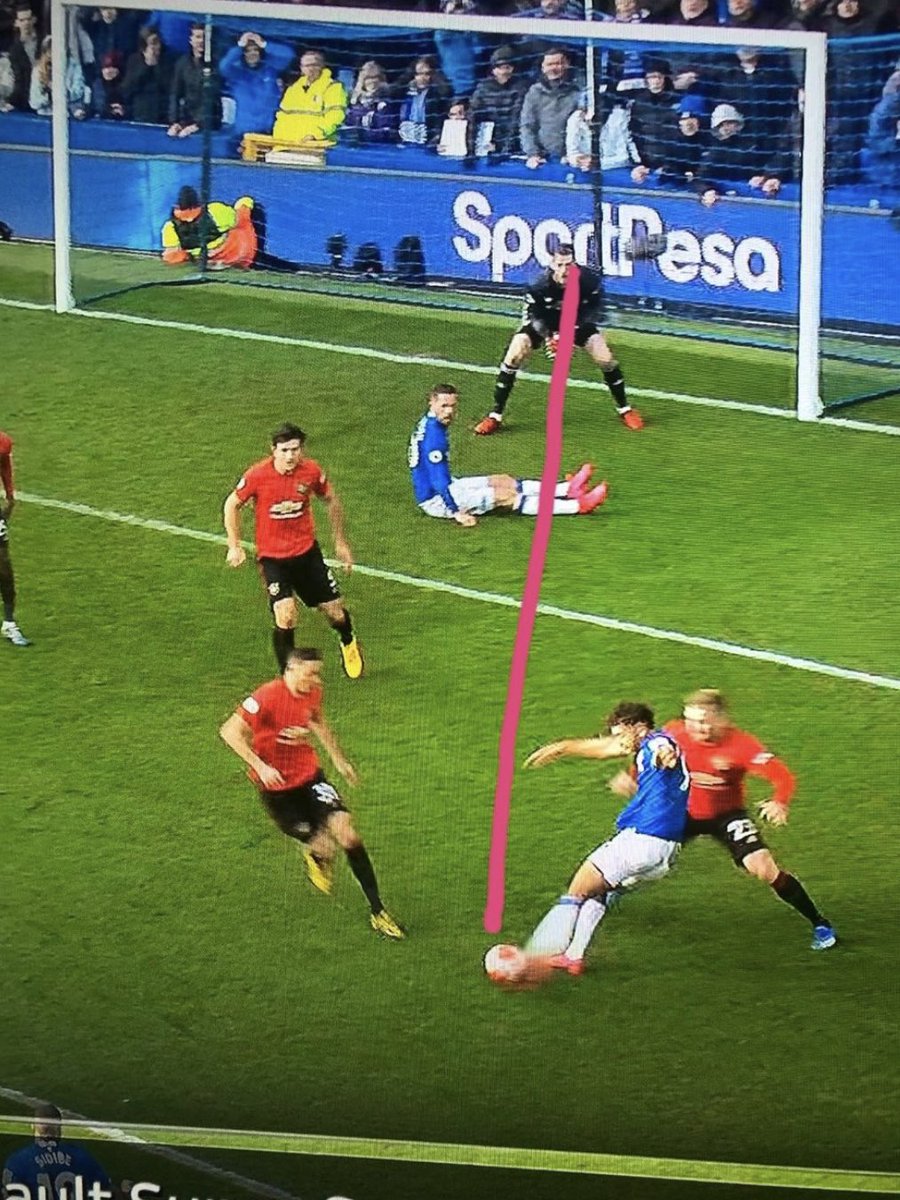 He’s obstructing the keeper though. Yep, definitely obstructing the keeper. De Gea can’t see the ball at all.