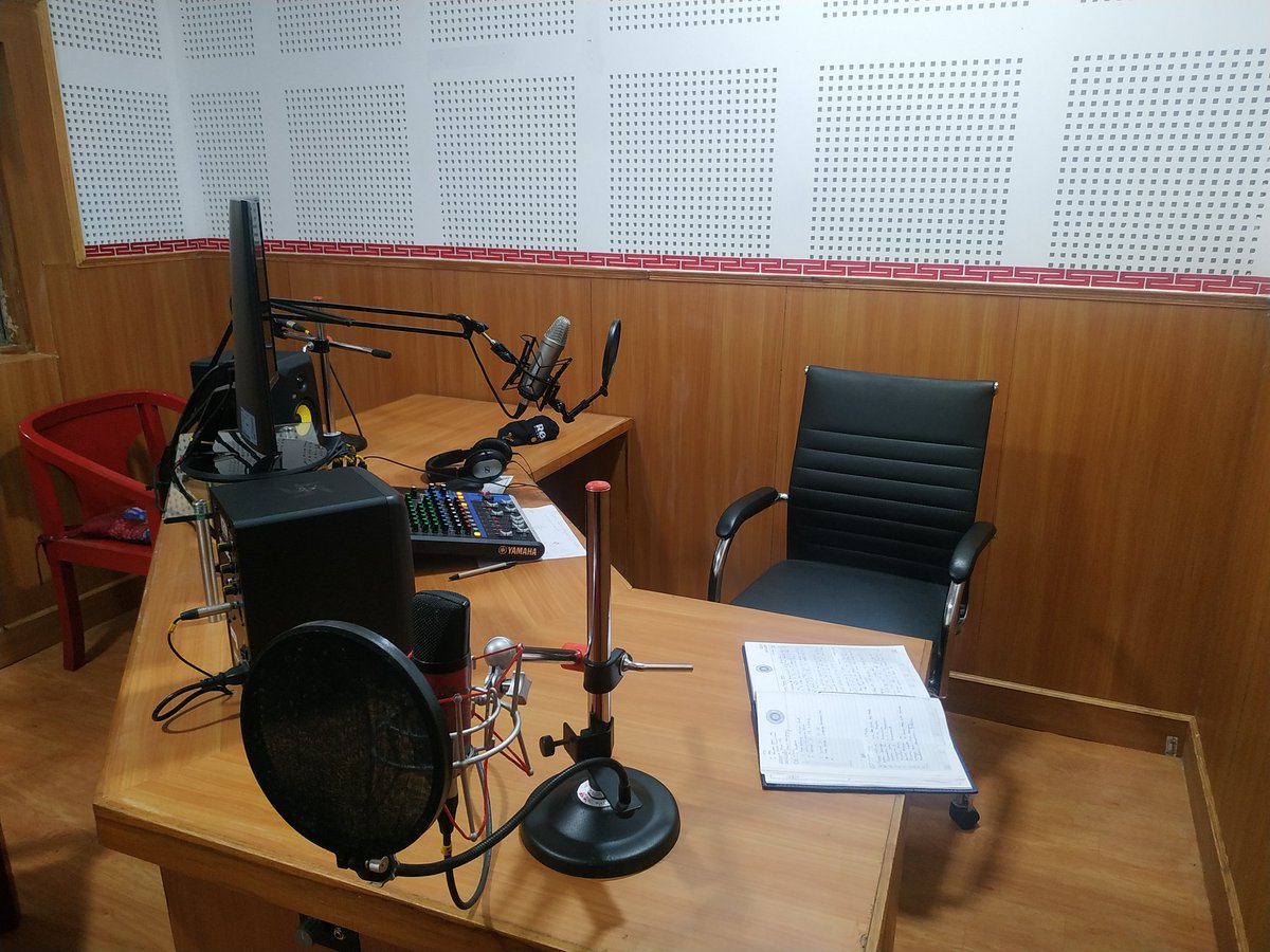 simply_mixed_up's tweet photo. My new work space... Radio is love...
#Radio_Gham_Chaya
#Radio
#Community_Radio
#Dehradun https://t.co/IUy0EI4eIc