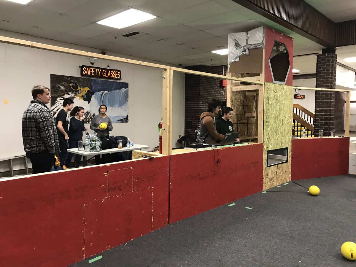 FRC175's tweet photo. We have our friends from @team3146 over to our field today! They brought us cinnamon rolls! 💛 #morethanrobots #stemsquad #WeAreNE https://t.co/njbOiTVnzP