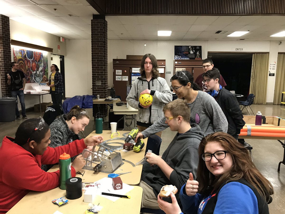 FRC175's tweet photo. We have our friends from @team3146 over to our field today! They brought us cinnamon rolls! 💛 #morethanrobots #stemsquad #WeAreNE https://t.co/njbOiTVnzP