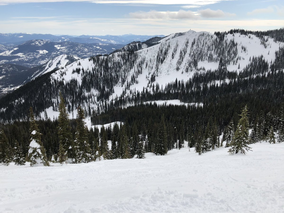 PeterdeRock03's tweet photo. Adios Red Mountain British Columbia. You were nothing but a blast and can’t wait to come back some day! https://t.co/pTho4zZiOP