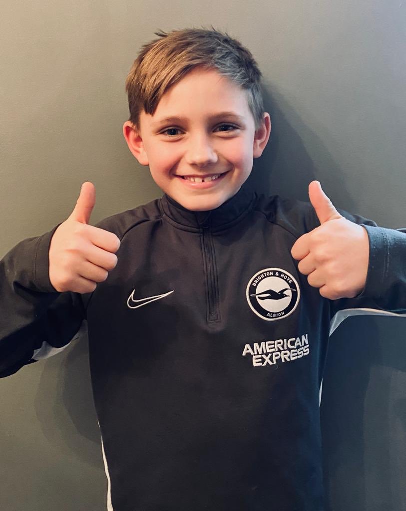 RondosAcademy's tweet photo. JOHNNY SIGNS FOR THE SEAGULLS 🔵⚪️🔵⚪️
Our first under 8 signing of the season has been confirmed and we are delighted to announce that Johnny has signed with Brighton and Hove Albion FC. ✍️👏
#ProSigning #PlayerDevelopment #BeTheBestYouCanBe #RondosFamily #RondosMoments #BHAFC https://t.co/XKIOLPeUPE