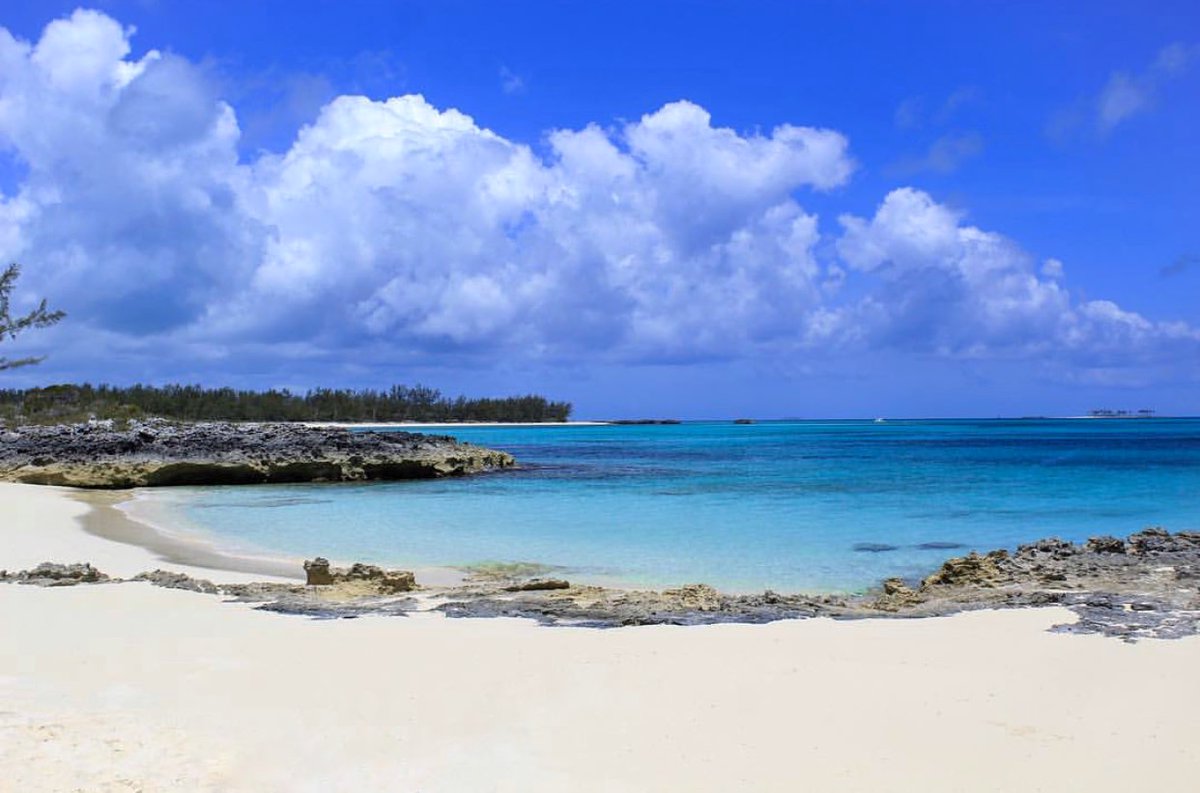To the west of the main beach lays this perfect little cove <a href="/sandytoesbeach/">Sandy Toes</a> - have you ever been? 😍