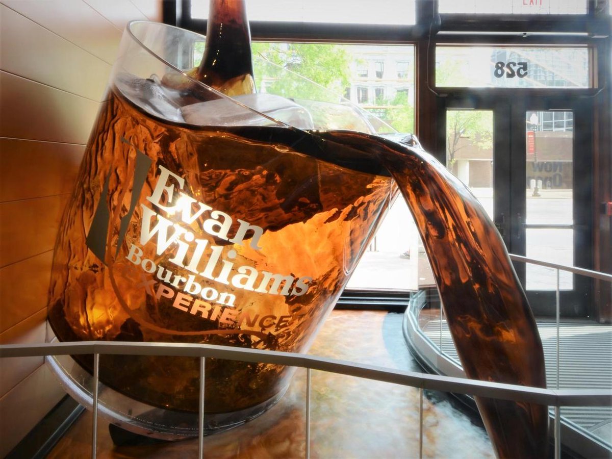 CitiviewLou's tweet photo. Right now is a great time to check out the Evan Williams #Bourbon Experience and visit the #Kentucky Bourbon Trail in #Louisville! @EvanWilliamsExp @kybourbontrail See our review here: https://t.co/wt2dAgWIdJ https://t.co/lmRdOaXOEA