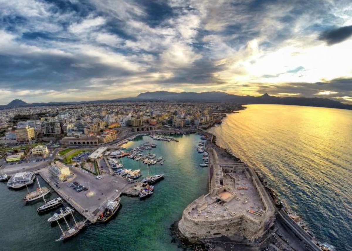 Greekingme's tweet photo. Happy 1st of March- SPRING IS FINALLY HERE🥳🎉
📙If you're planning on visiting #Crete, take a look at our guide for first-time visitors that look to explore #Heraklion in a day!
👇
https://t.co/wJxOUiBPXp https://t.co/HHWynXXtqt
