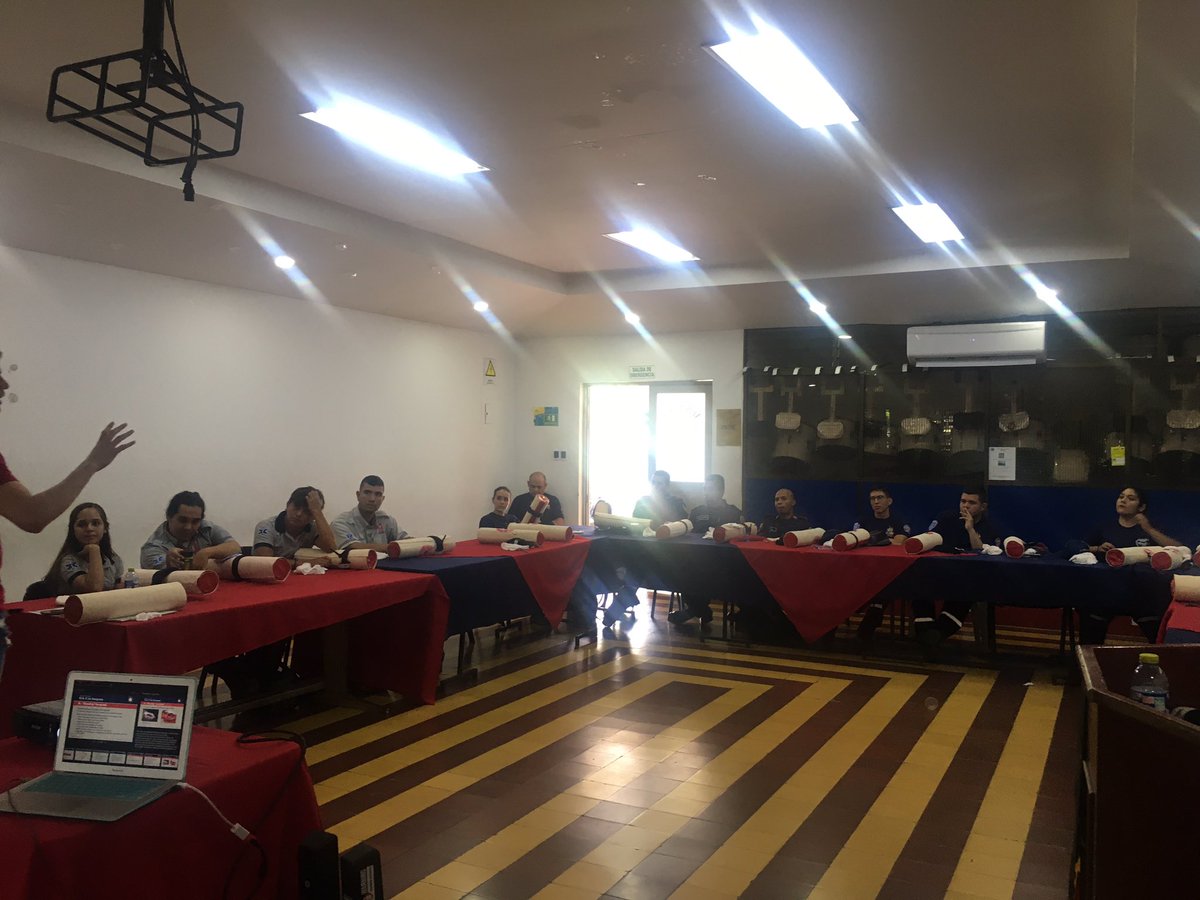 julianita206's tweet photo. Today we are doing the #StopBleed training for firefighters in the city of Yumbo. Valle del Cauca 🇨🇴@StopTheBleedACS @StopTheBleed @ACSTrauma @LenworthJacobs @EricGoralnick @bulgercot @RichardHuntMD @Panamtrauma @AmCollSurgeons @ascolcirugia https://t.co/KEDRxUJlcV