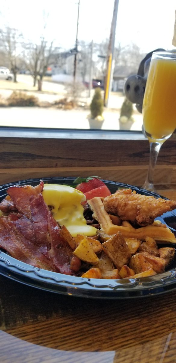 Dare you to find a better BBQ brunch than than this one #southshorebbq #sarcasticswinebbq #mimosa #SundayBrunch #BBQ #homemade #swinefamily #eastcoast #foodcoma #60Mins #coronavirus #March1st #LoveStory #southerncharm
