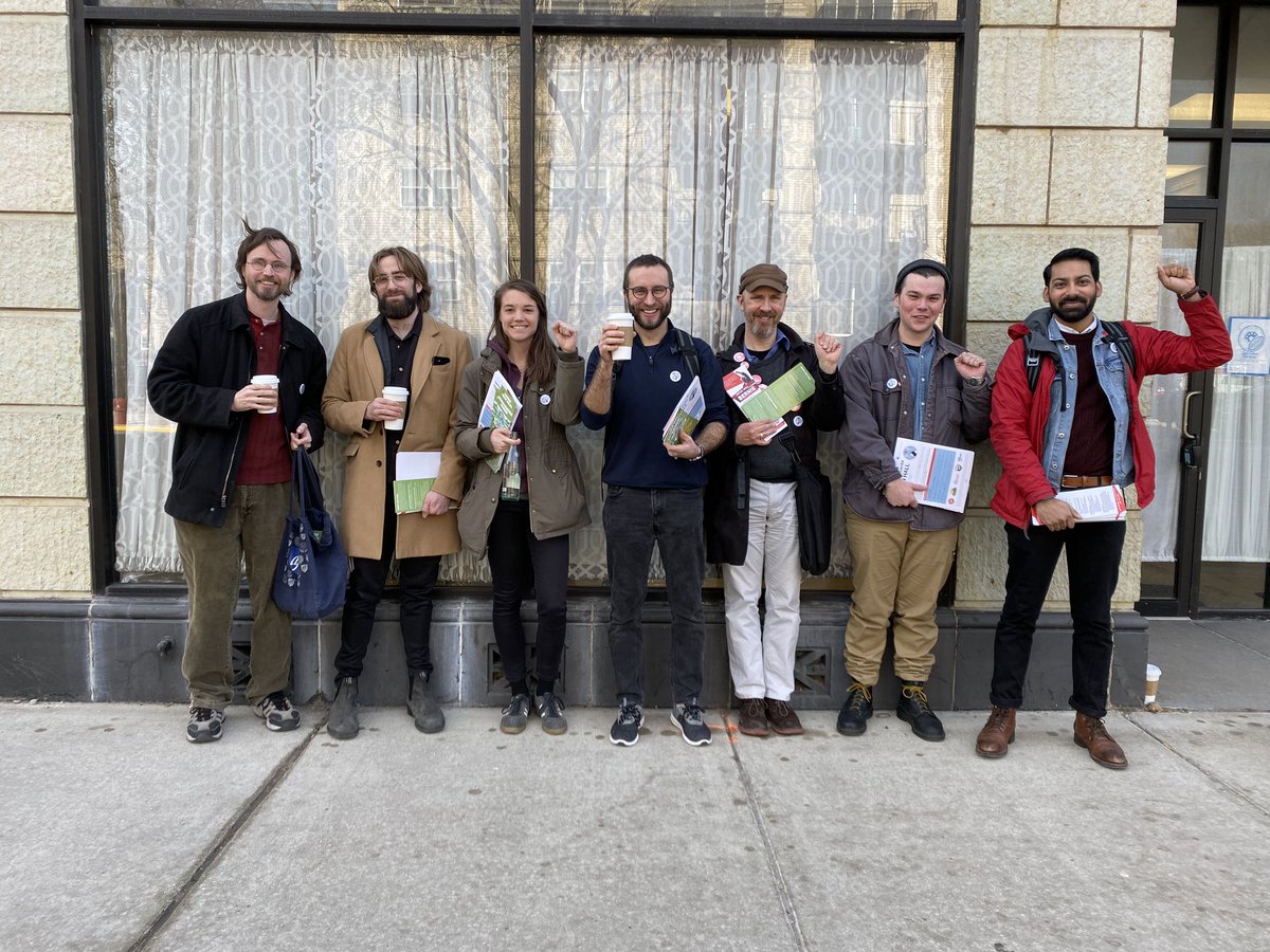 DemComEd's tweet photo. In Rogers Park today spreading the word about #CDSAforBernie and our #DemocratizeComEd town hall on March 21st! RSVP here ➡️ https://t.co/R1HD7CikcN https://t.co/WBRU67FEul