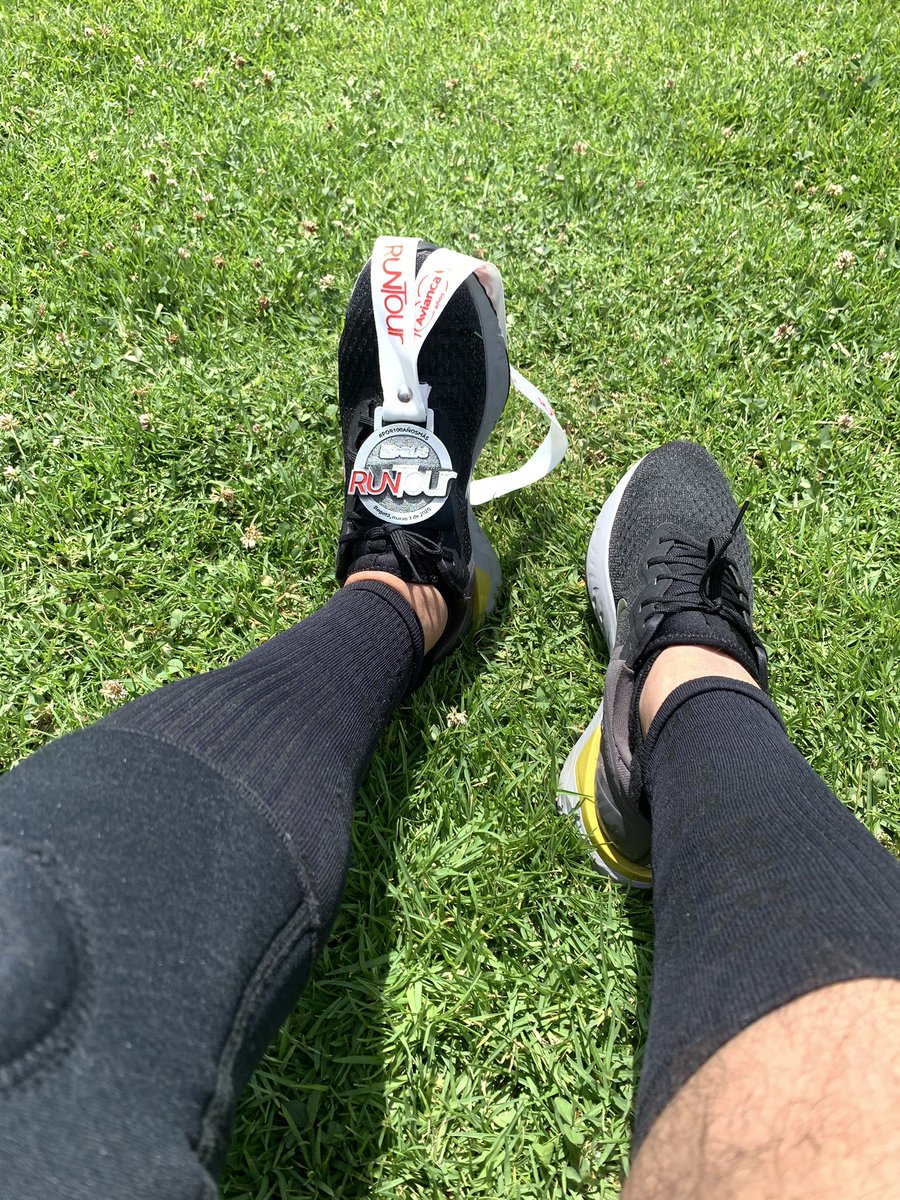 IvanMGaitan's tweet photo. Si no hubiera sido porque me halaron de la camiseta, alcanzo al Keniano... #RunTourAvianca https://t.co/6lG2Gt5FlY