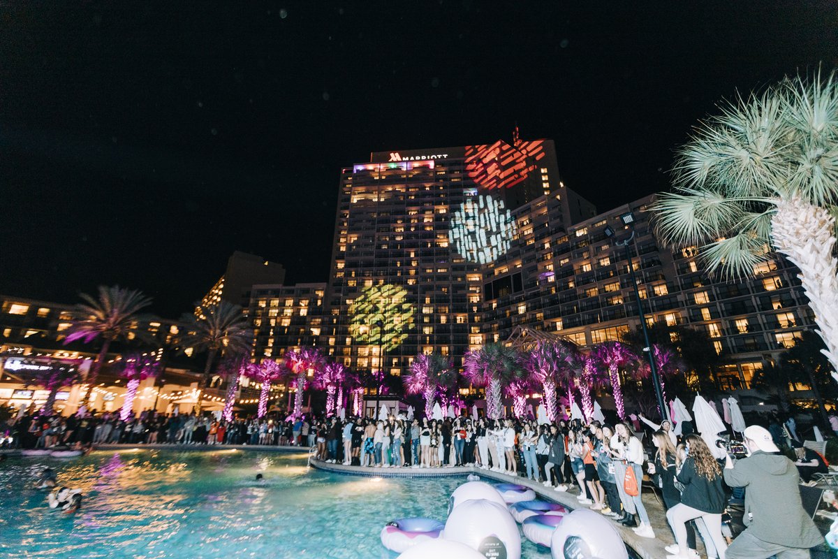 PlaylistLive's tweet photo. RT if you're having an amazing #playlistlive 2020! https://t.co/ke7MBuFB9i
