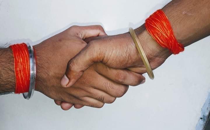 SatyarthRTiwari's tweet photo. इतिहास  हमारा  पढ़़  लेना, रक्त कण से शब्द सजाए हैं!

सिर कट गया धड़ लड़ते रहे,तब जाकर हिन्दू कहलाये हैं!!
              🚩⚔ हर हर महादेव ⚔ 🚩 https://t.co/LlEmJINUlU