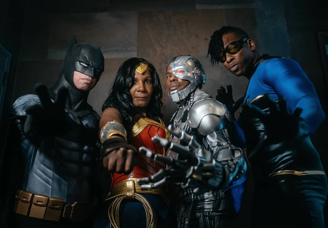 wendellwpii's tweet photo. “Returning violence for violence multiplies violence, adding deeper darkness to a night already devoid of stars.” - ⬛ ⚡
.
📸 by @klu_pics
WW @amazon_cosplayer
🦇 @biggest_o
🤖 @lintonleo
⬛⚡ @waynesworld30 .
.
#powcon #365daysofblackcosplay #justiceleague #wendellcosplays https://t.co/YfXyC6K1BP