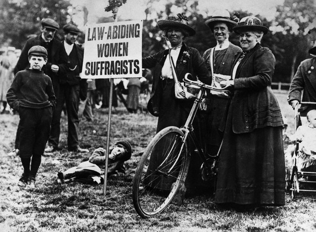 wiggintontom's tweet photo. Light reading for your Sunday!
Women making history on bikes, riding bikes, giving bikes to 2nd graders, caffeine, fake food, awesomizing your life.
https://t.co/QcrphAsbBf https://t.co/dSAwmuGUEF