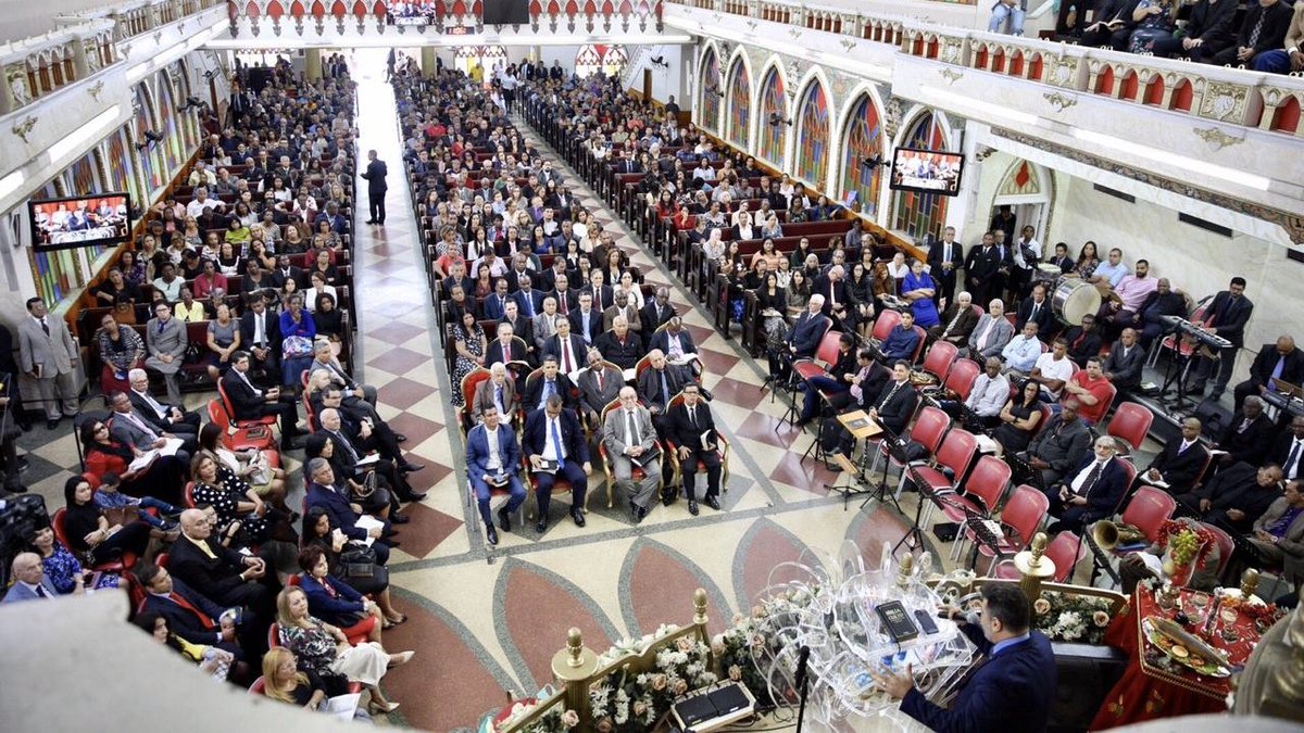 marcofeliciano's tweet image. Ministrando na Santa Ceia do Senhor aqui na Capital Rio de Janeiro na Assembleia de Deus Madureira junto com o Cantor Roberto Marinho! #PregaroEvangelho #Avivamento #ReageRio