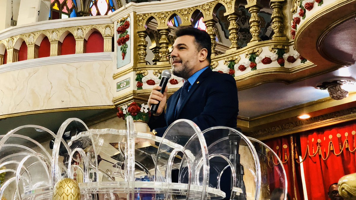 marcofeliciano's tweet image. Ministrando na Santa Ceia do Senhor aqui na Capital Rio de Janeiro na Assembleia de Deus Madureira junto com o Cantor Roberto Marinho! #PregaroEvangelho #Avivamento #ReageRio