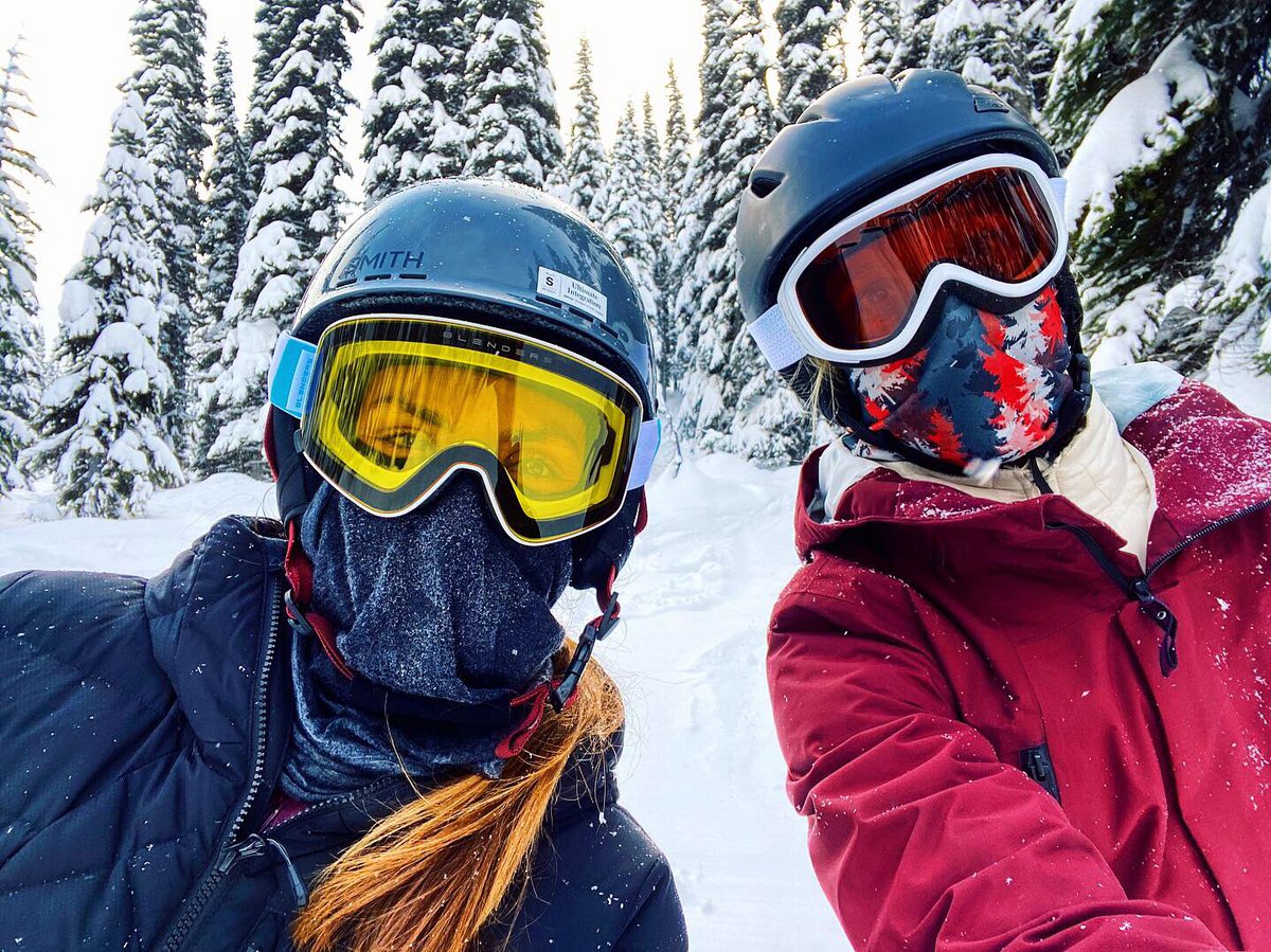 urango's tweet photo. Snow bad days with me brew! @estock2 🏂🍻❄️ #snowbrewing #treeruns #powpow #whistler #whistlerblackcomb @WhistlerBlckcmb @BlendersEyewear https://t.co/VUeRqDvRga
