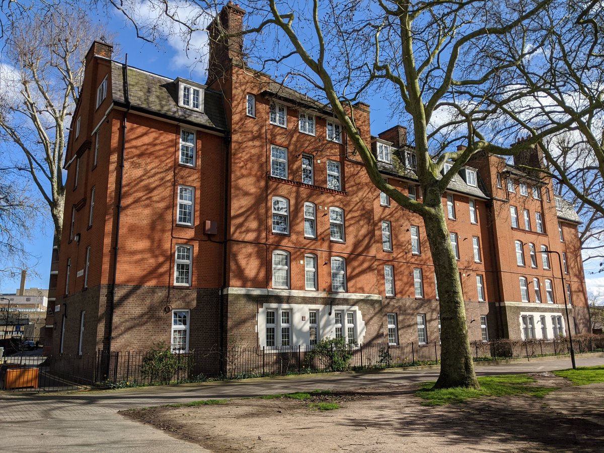 MunicipalDreams's tweet photo. From London Fields to Broadway Market, #Hackney. Beginning with Hackney's earliest council housing: Darcy House (London County Council, 1904), built to replace homes lost through the Mare Street Improvement Scheme. 1/6 https://t.co/1UCshAeP3B