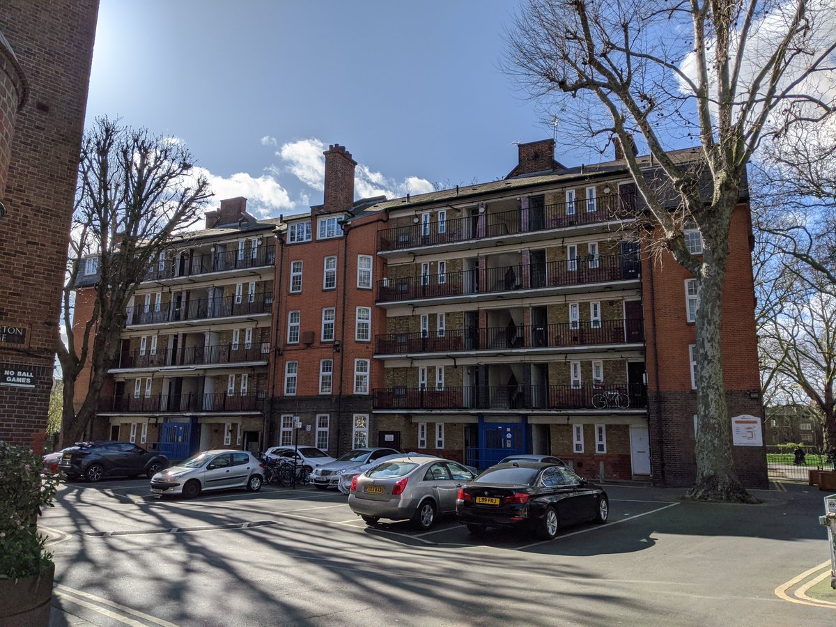 MunicipalDreams's tweet photo. From London Fields to Broadway Market, #Hackney. Beginning with Hackney's earliest council housing: Darcy House (London County Council, 1904), built to replace homes lost through the Mare Street Improvement Scheme. 1/6 https://t.co/1UCshAeP3B