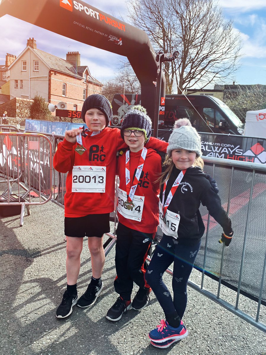 r22wyn's tweet photo. Super proud of these three Super Heroes 🦸🏻‍♂️ 🦸🏻‍♂️ 🦸‍♀️ official 1km timings - Thomas -6:45, Elis-7:42, Lucie- 7:39. @YsgolDewiSant #AngleseyHalf20 #jonescrisps #Prestatynrunningclub #Dragondash #strava https://t.co/Ntck5n5Pgd