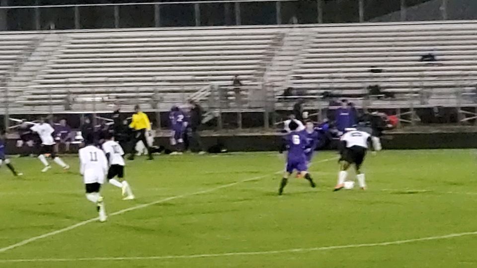 Dpresley2213's tweet photo. Warhawks played well, loss in the end 4-9! @McDonoughHS_AD @MHSWarhawkFC https://t.co/dQY5Ui9Y0k