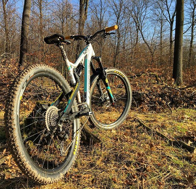der_pieperlars's tweet photo. It‘s officially spring! 
Can someone please tell winter to leave 😂
.
.
.
.
.
. ••••• #mtb #mtbdownhill #enduromtb #transitionbikes  #rockshox #hopetech  #mtbdaily #outdoors #fitness #bestoftheday #mtblife #mtbisawesome #soenduro #photo #mtbgram #… https://t.co/2ejZXpnGt5 https://t.co/gH970ilKlh