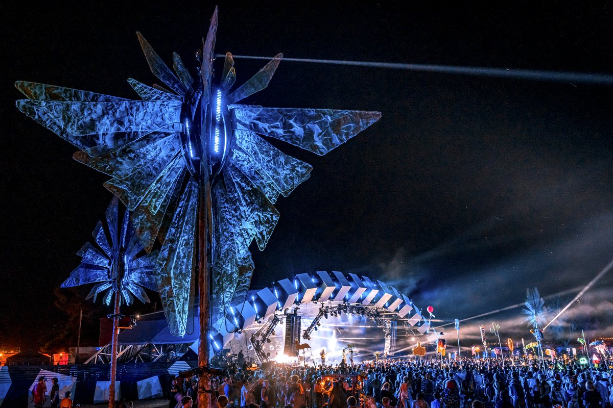 LIBfestival's tweet photo. Join the #LIB2020 Lighting Team as a stagehand! Applications live now: https://t.co/WrHFZSwtCx https://t.co/adjn2k6I70